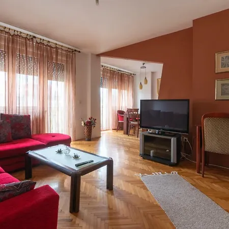 • Spacious ǀ Main Square ǀ 2 ǀ Parking • Apartman *