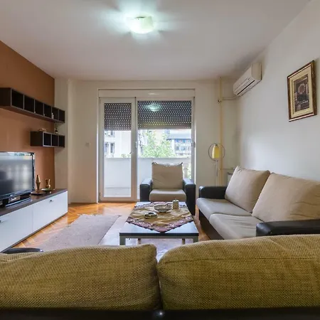 Apartman • Spacious ǀ Main Square ǀ 2 ǀ Parking • *