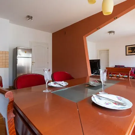 Apartman • Spacious ǀ Main Square ǀ 2 ǀ Parking • *
